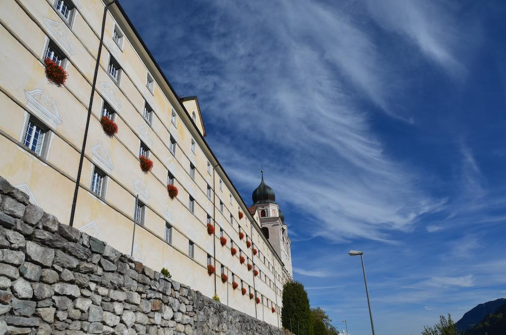 In * Disentis